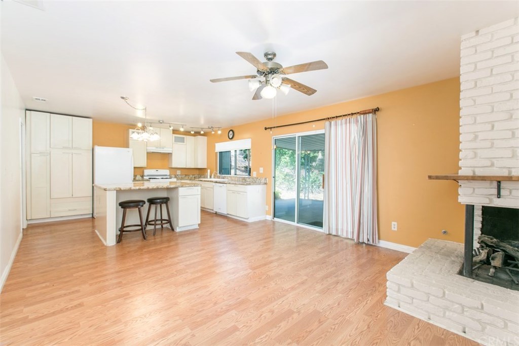 443 East Dougherty Street Fallbrook, CA 92028 - Photo 9 of 27