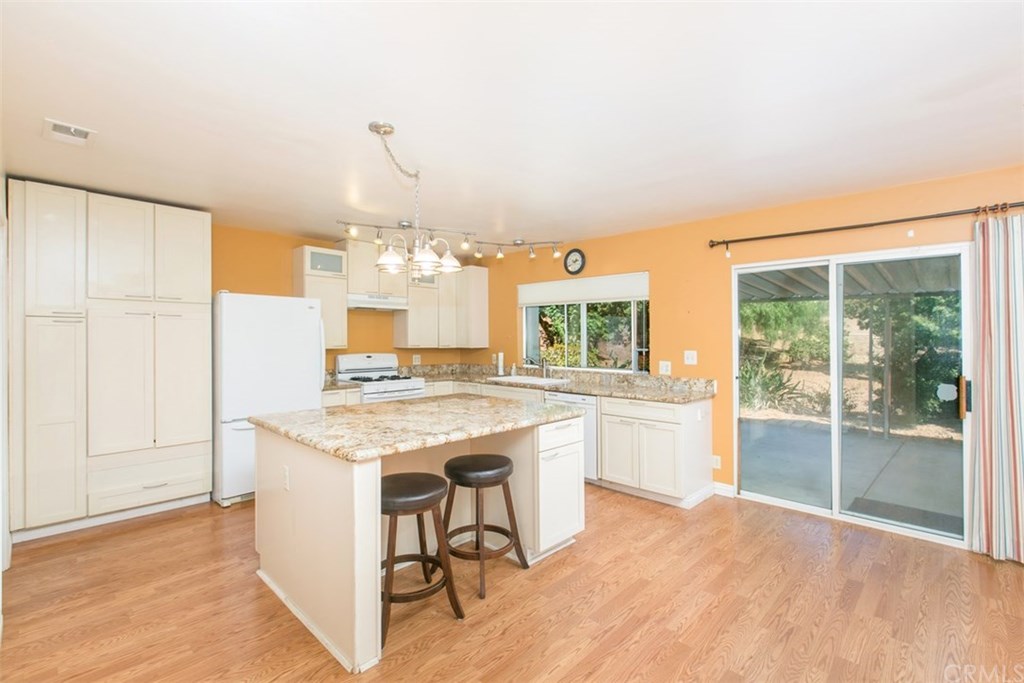 443 East Dougherty Street Fallbrook, CA 92028 - Photo 10 of 27