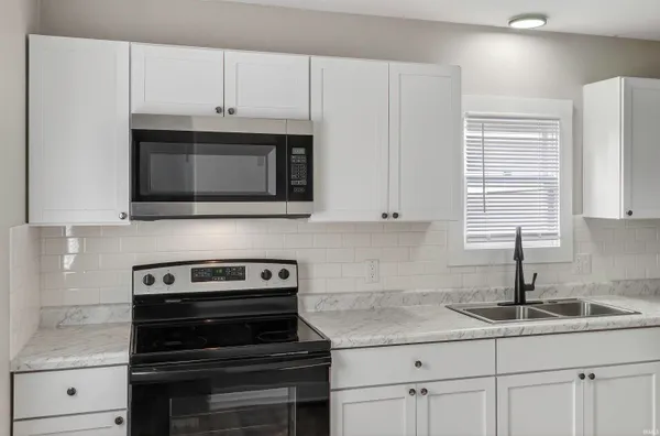 $184,900 | 2807 Witchwood Drive, Fort Wayne, IN 46809