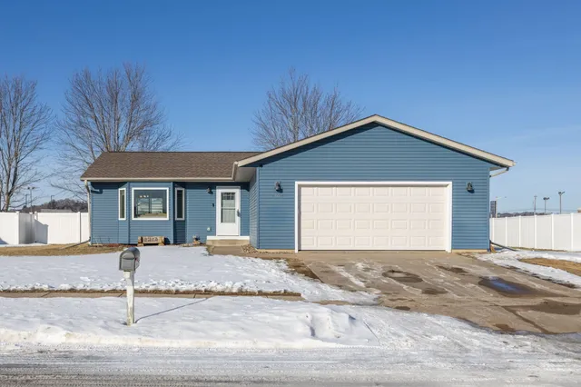 $379,900 | 1464 Waterloo Avenue, West Salem, WI 54669