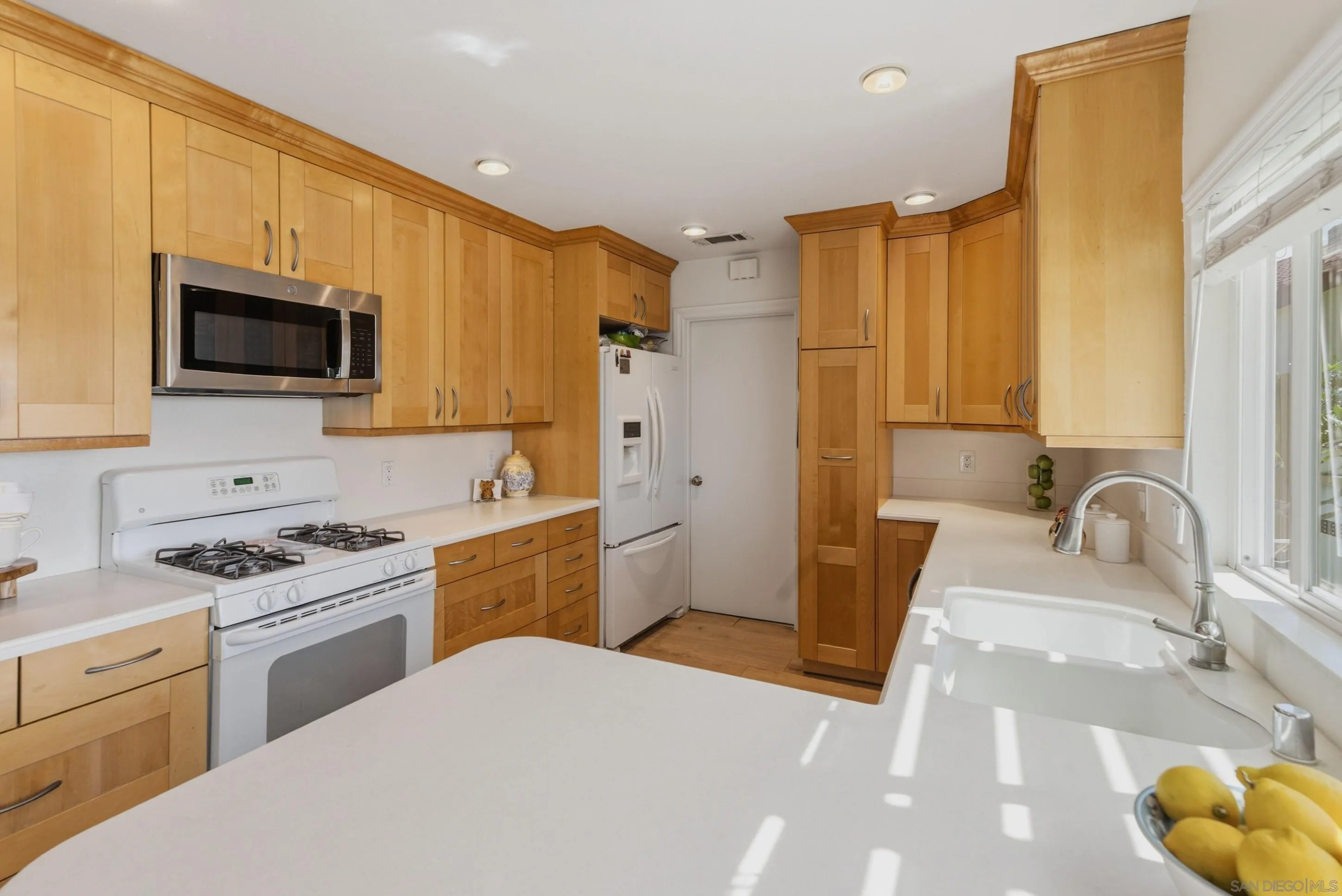 13650 Ahwahnee Way Poway, CA 92064 - Photo 4 of 49
