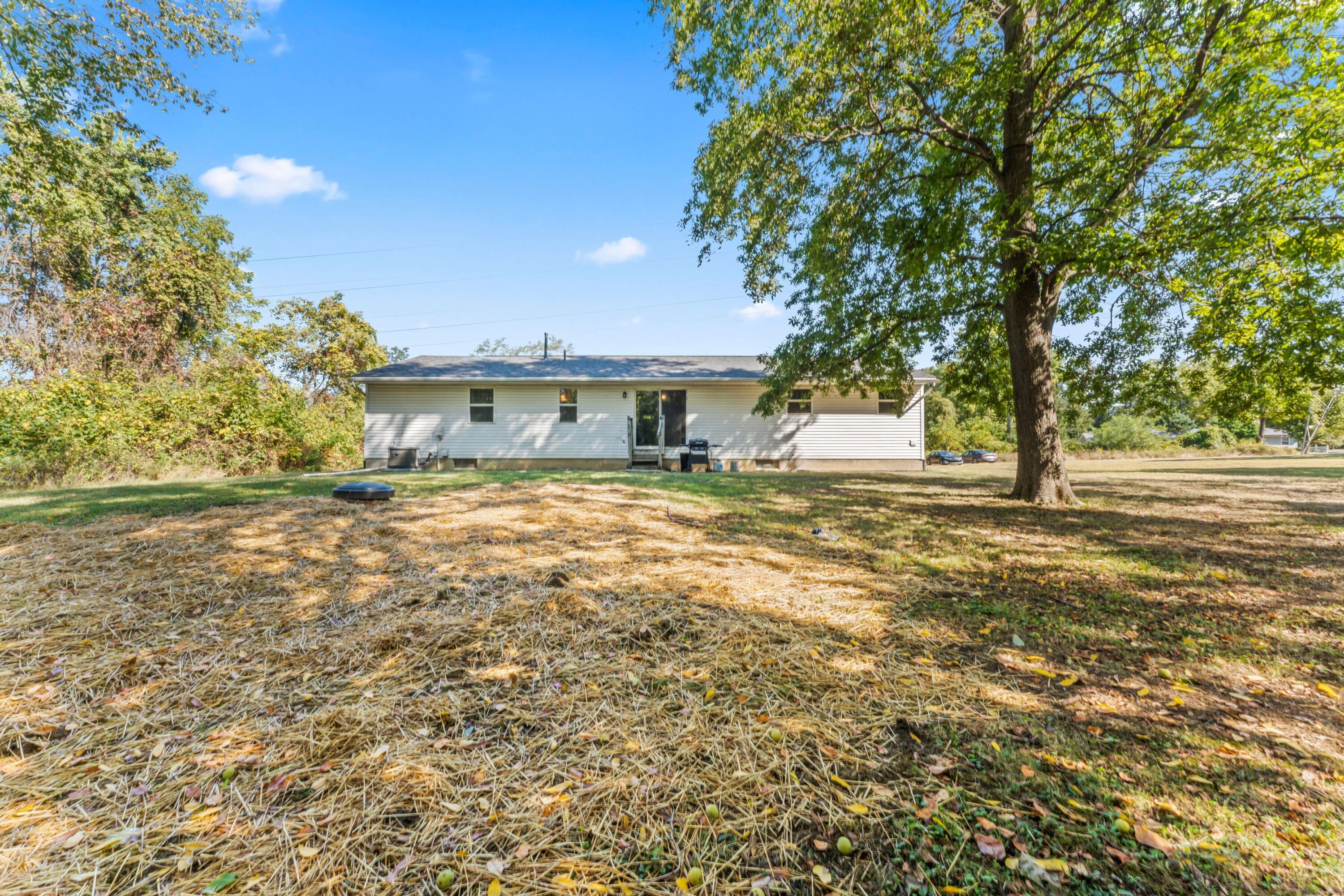 443 South Waggoner Road Reynoldsburg, OH 43068 - Photo 6 of 42 DSC06893