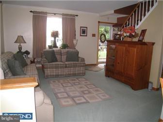 9204 Wesleyan Road Philadelphia, PA 19114 - Photo 6 of 12 Living Room