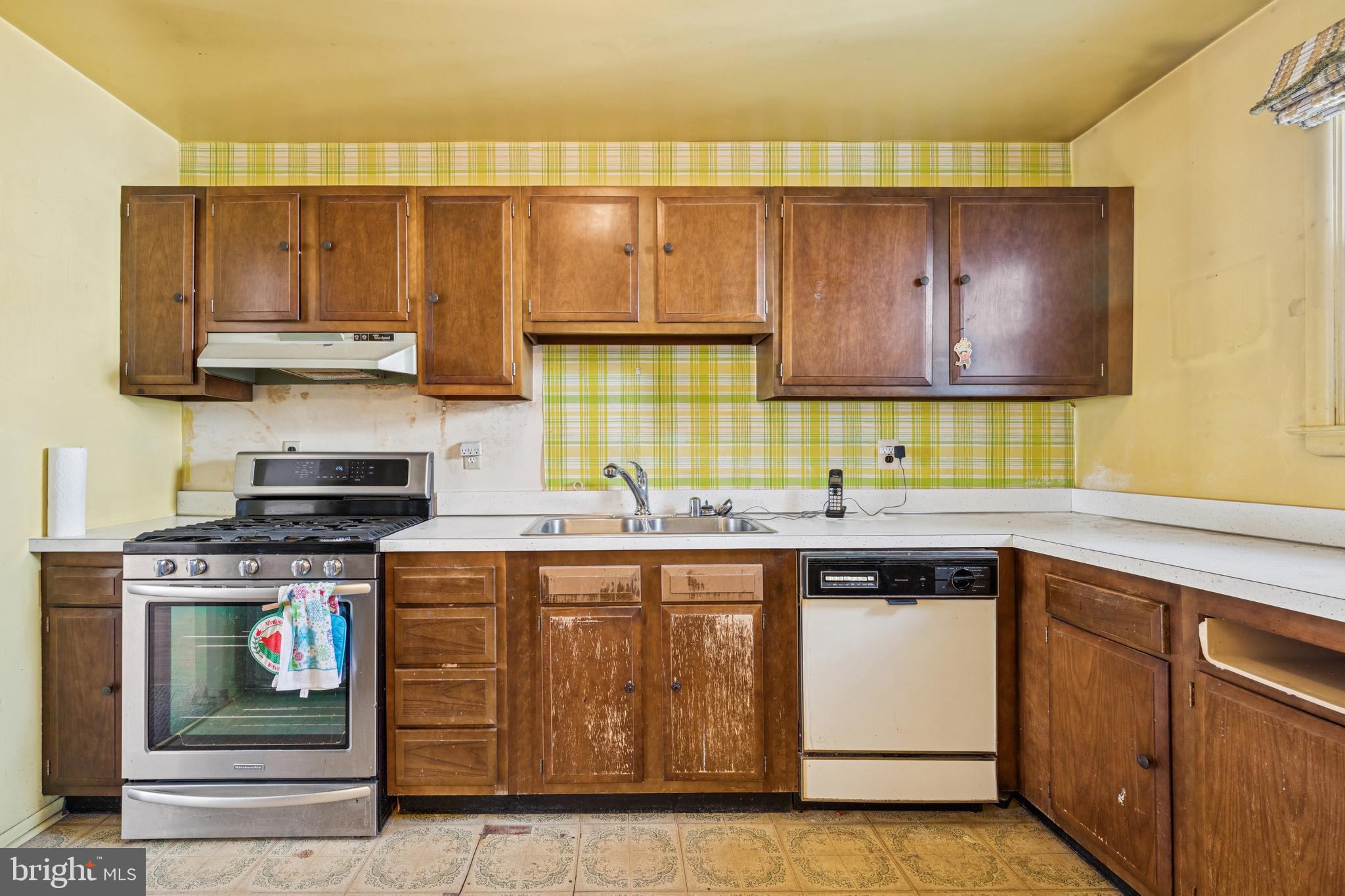 7518 Harmans Road Harmans, MD 21077 - Photo 2 of 34 a kitchen with stainless steel appliances granite countertop a stove a sink and a microwave