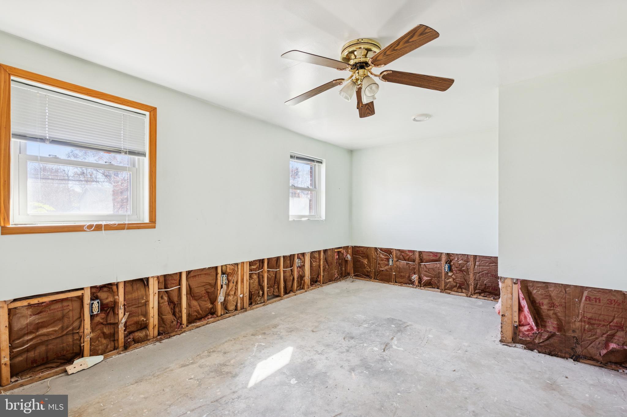 7518 Harmans Road Harmans, MD 21077 - Photo 25 of 34 a view of a livingroom with a ceiling fan