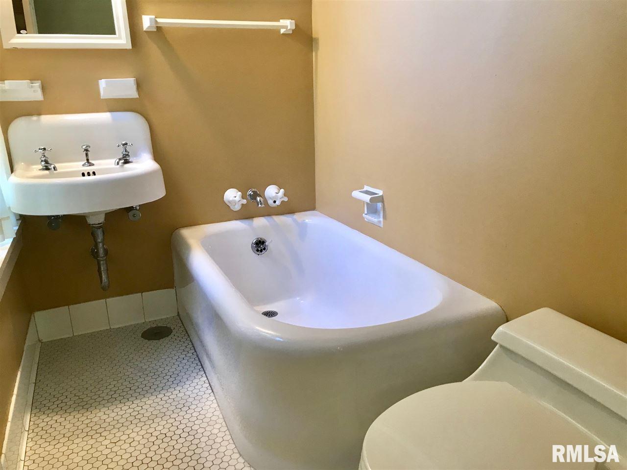 1840 West Laurel Street Springfield, IL 62704 - Photo 13 of 38