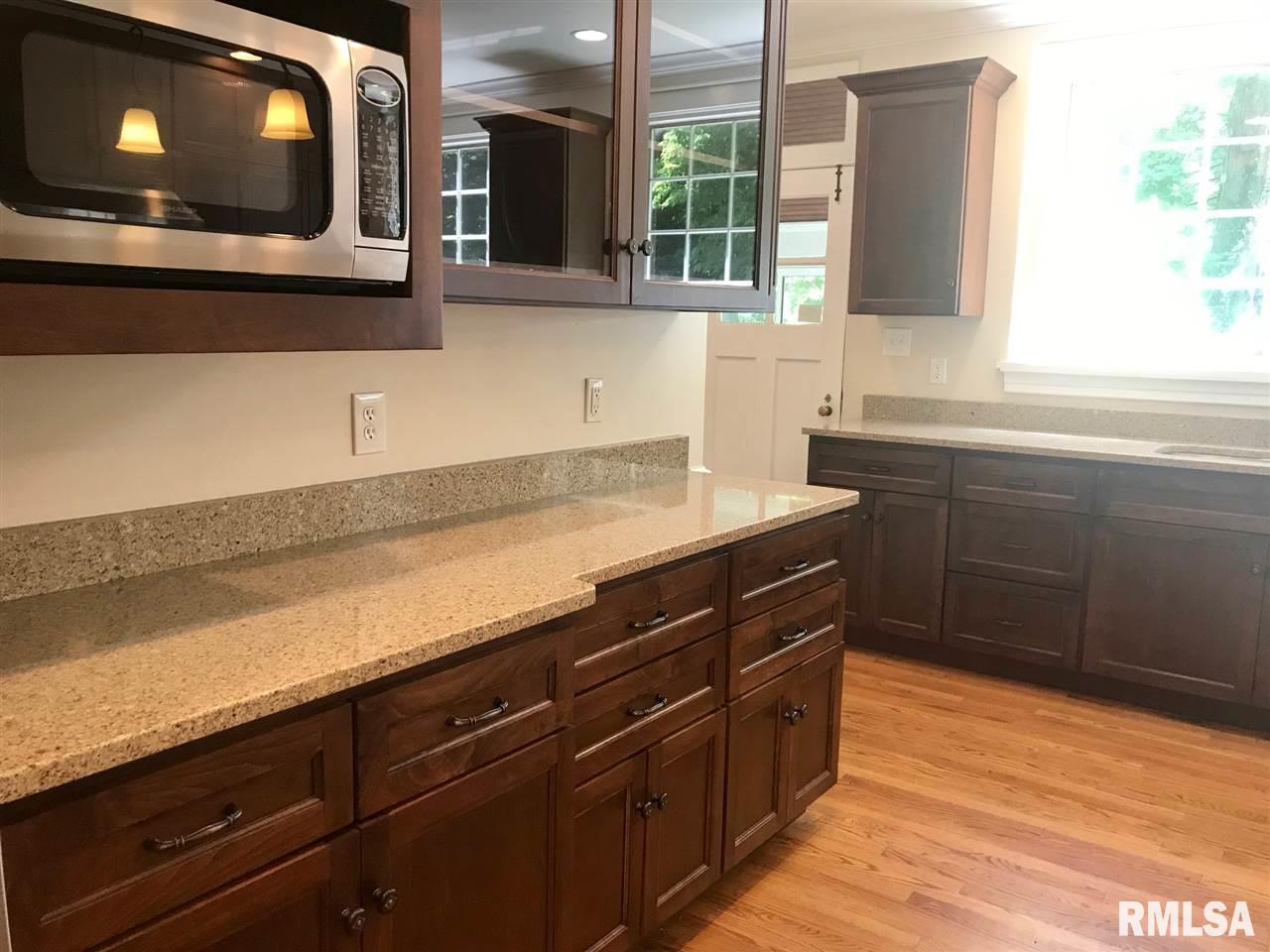 1840 West Laurel Street Springfield, IL 62704 - Photo 17 of 38