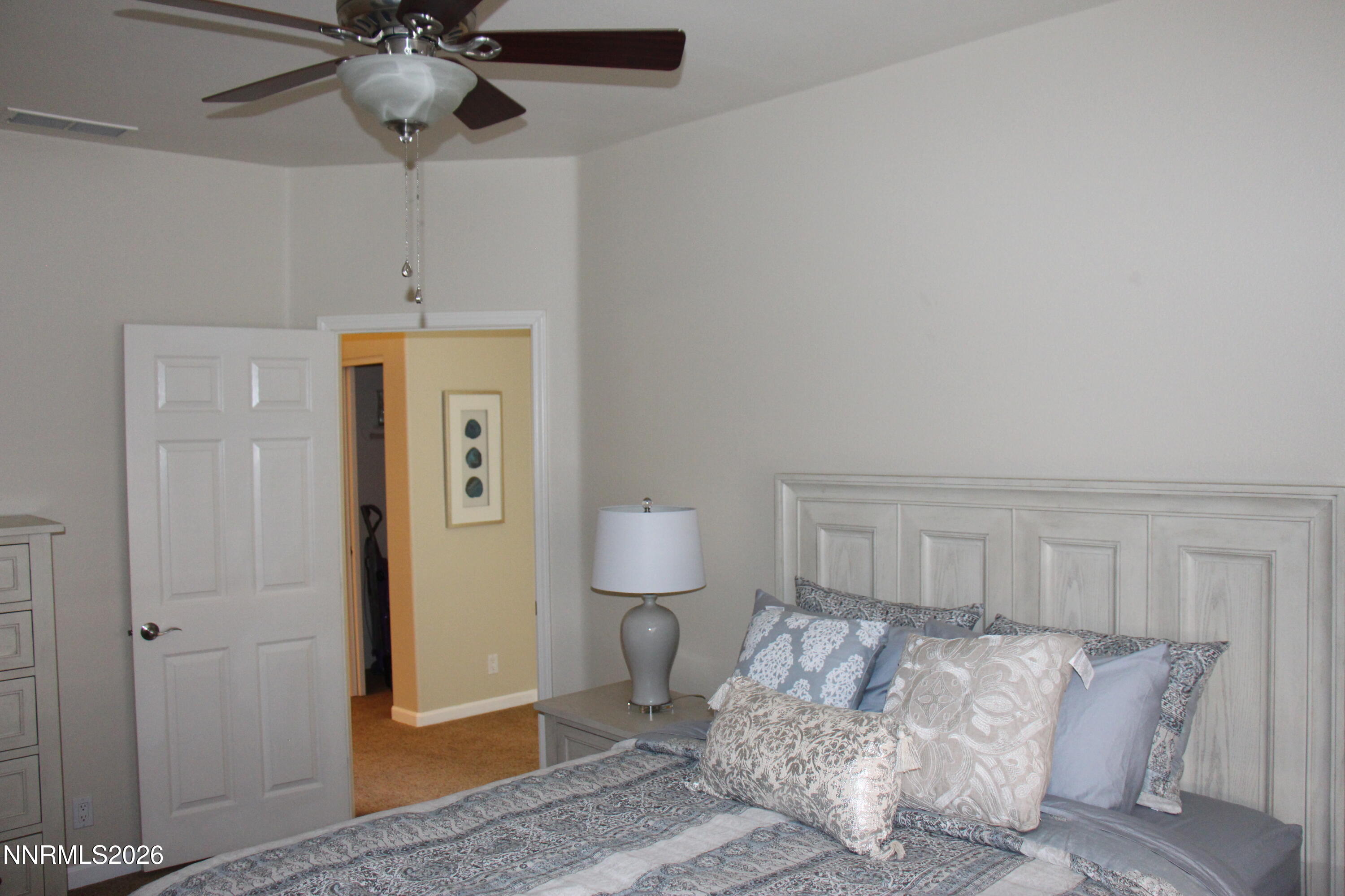 900 South Meadows Parkway, Unit 2122 Reno, NV 89521 - Photo 2 of 6 a living room with furniture