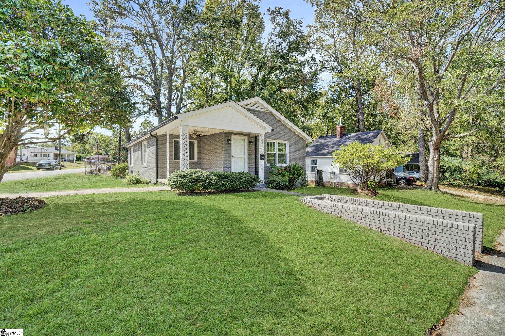 322 Davidson Street Clinton, SC 29325 - Photo 1 of 40 Gallery Image 1