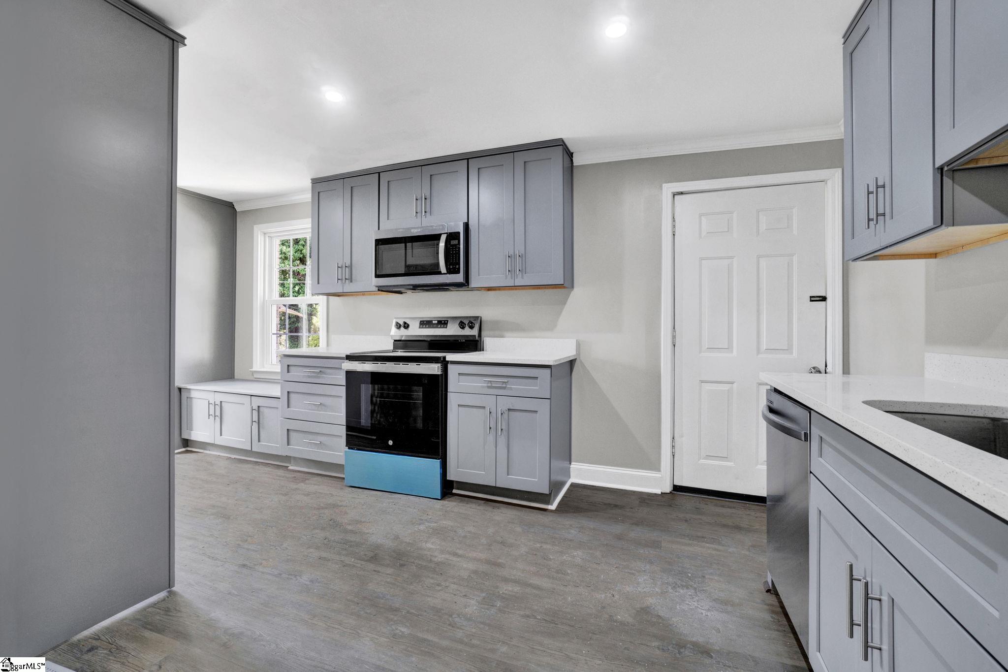 322 Davidson Street Clinton, SC 29325 - Photo 3 of 40 Gallery Image 3