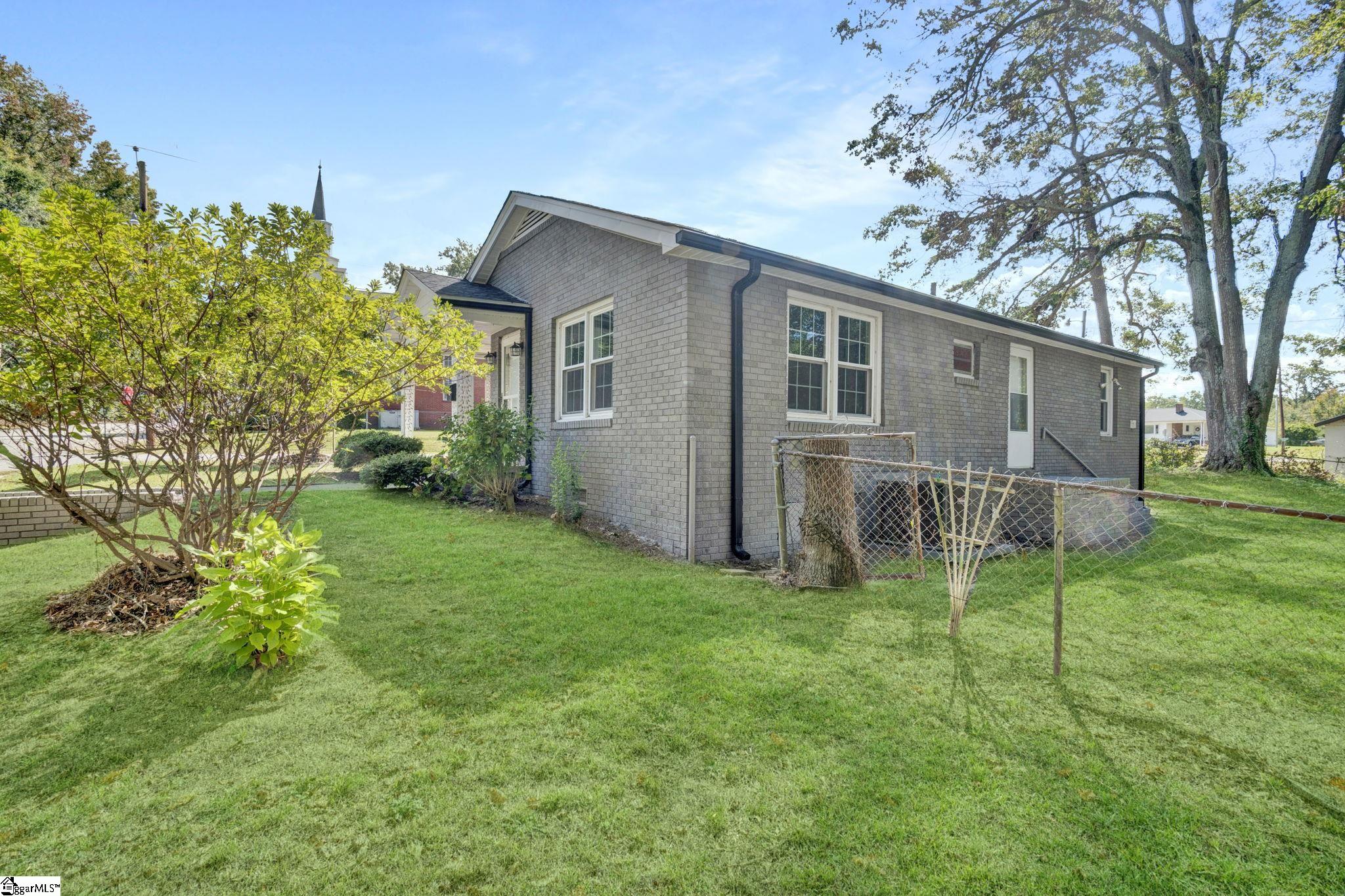 322 Davidson Street Clinton, SC 29325 - Photo 38 of 40 Gallery Image 38
