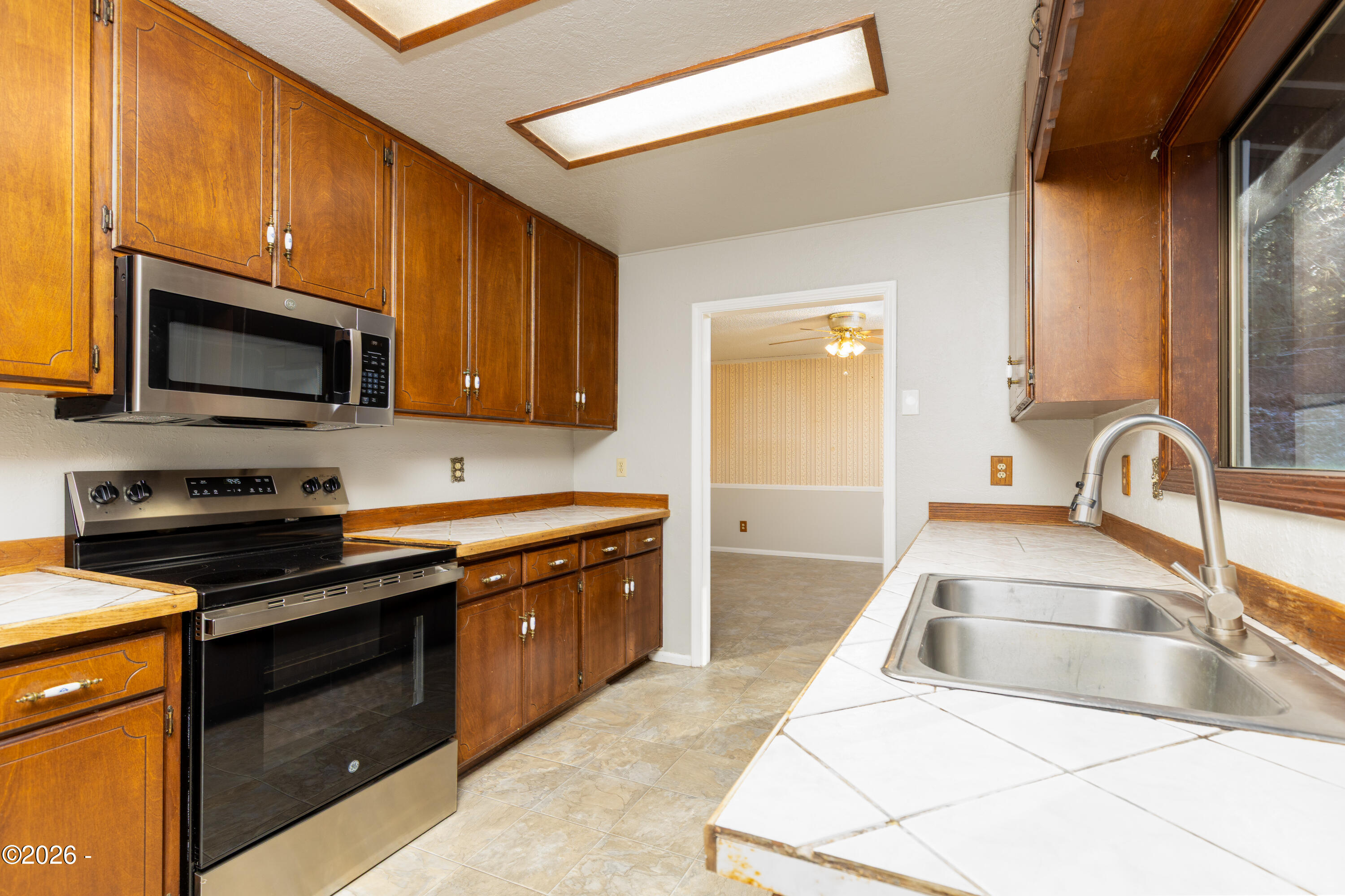 1484 Yasek Loop Toledo, OR 97391 - Photo 8 of 51 1484yasek-27 - Copy