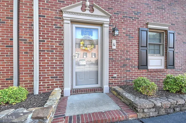 $215,000 | 1201 East 8th Avenue, Unit 4, Johnson City, TN 37601