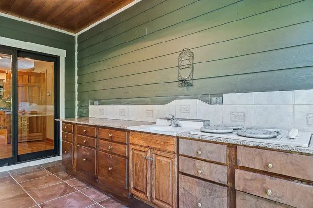 $950,000 | 115 Long Point Drive, Rock Island, TN 38581