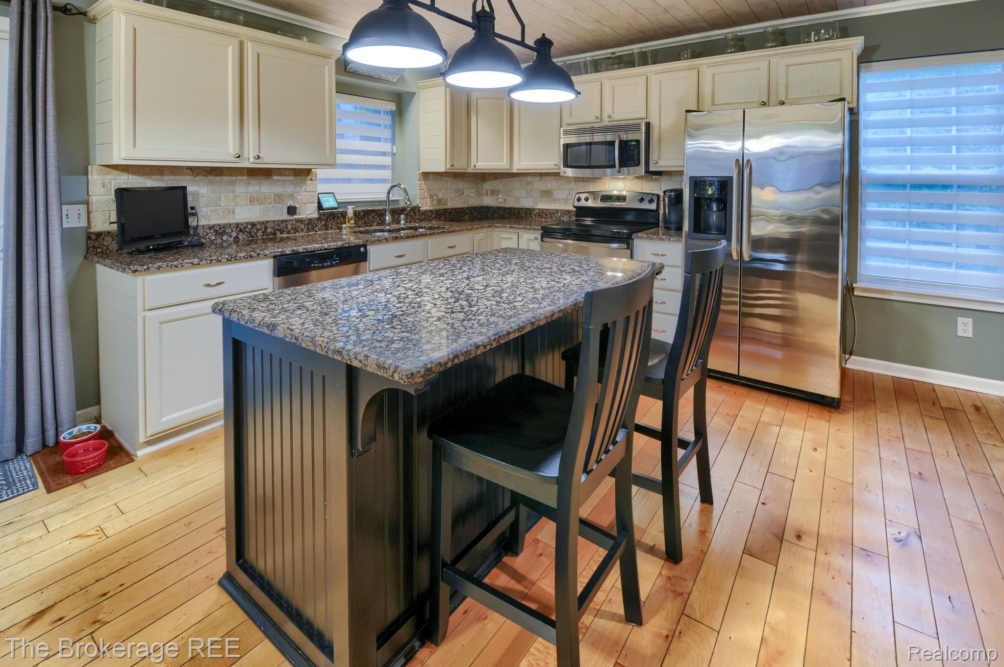 11136 Whispering Ridge Trail Fenton, MI 48430 - Photo 10 of 38 SD3_2867-HDR(5).jpg