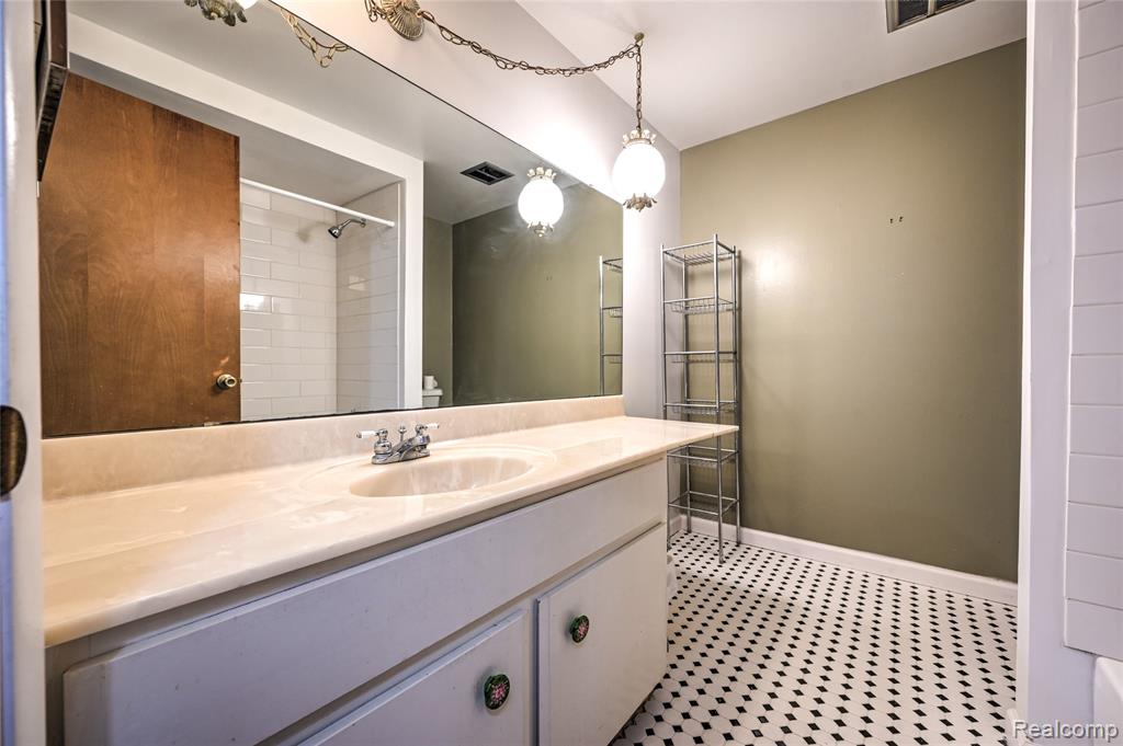 6649 Andersonville Road Clarkston, MI 48346 - Photo 32 of 62