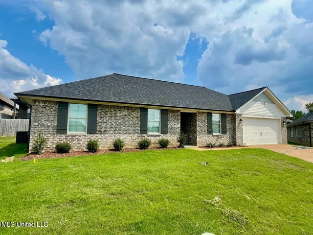 $310,900 | 106 Red Bird Cove, Senatobia, MS 38668