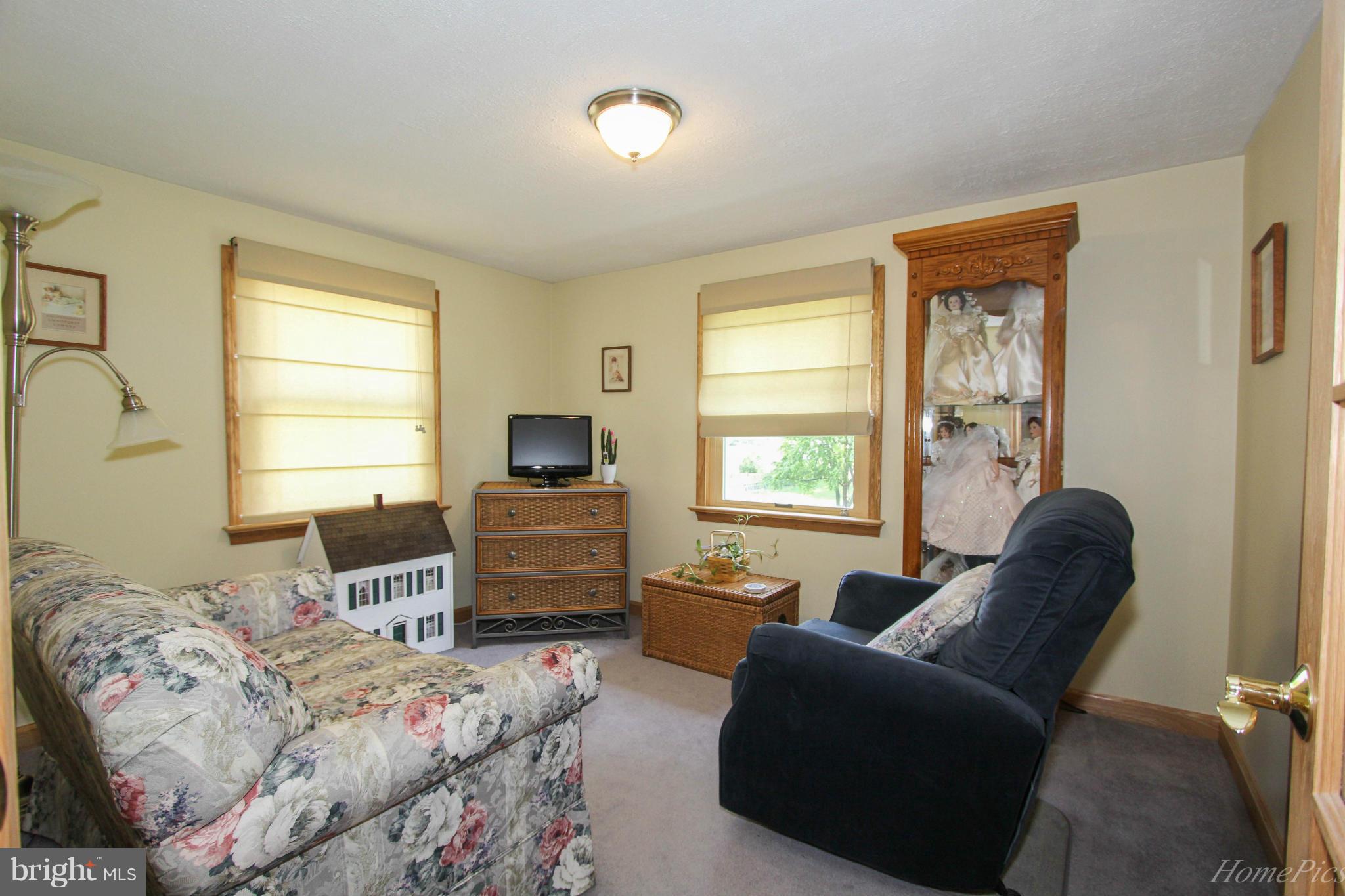340 Devonshire Road Hagerstown, MD 21740 - Photo 19 of 26 a living room with furniture and a window