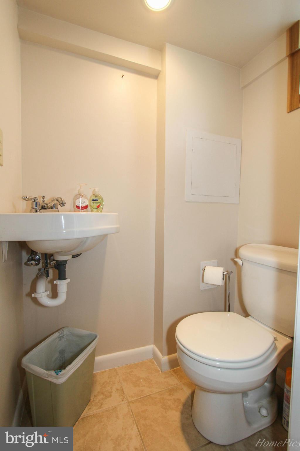 340 Devonshire Road Hagerstown, MD 21740 - Photo 22 of 26 a bathroom with a toilet a sink and a shower