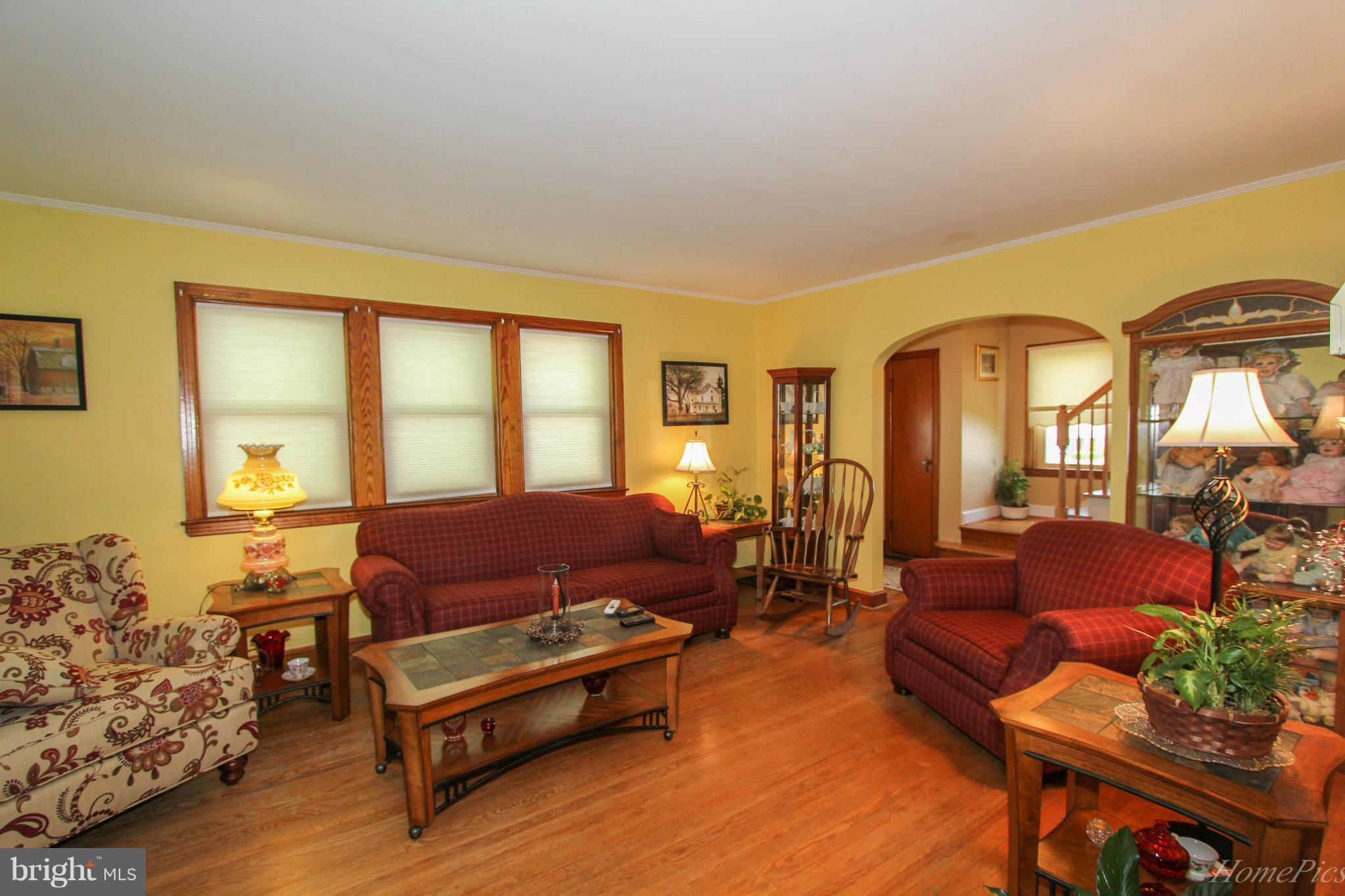 340 Devonshire Road Hagerstown, MD 21740 - Photo 7 of 26 a living room with furniture and a large window