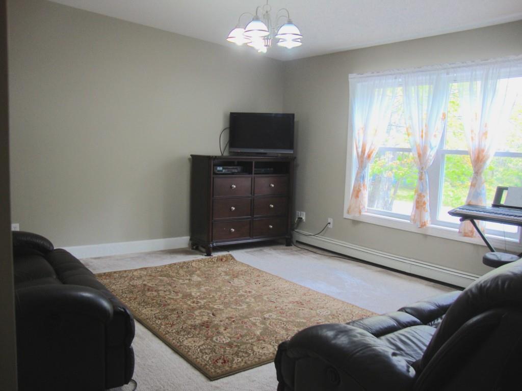 18 Skillin Road Cumberland Center, ME 04021 - Photo 7 of 35 Living Room