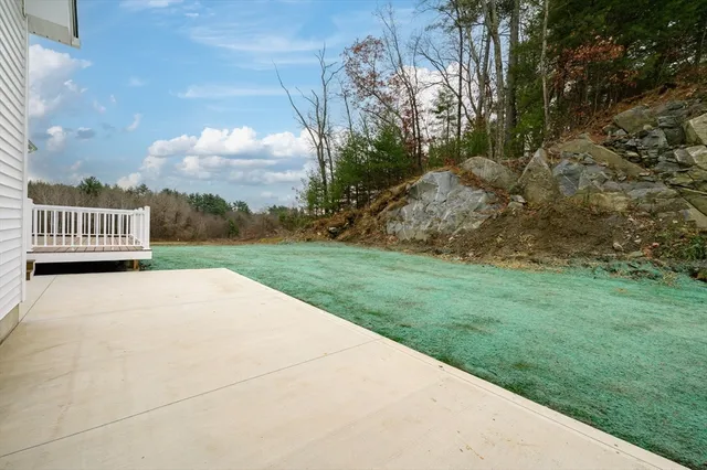 a view of a house with backyard