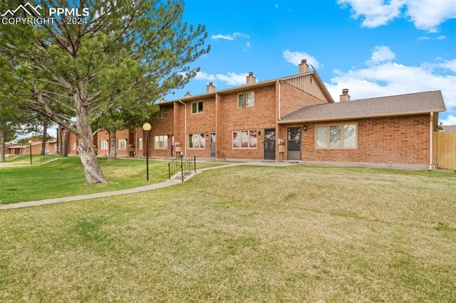 a view of a house with a backyard