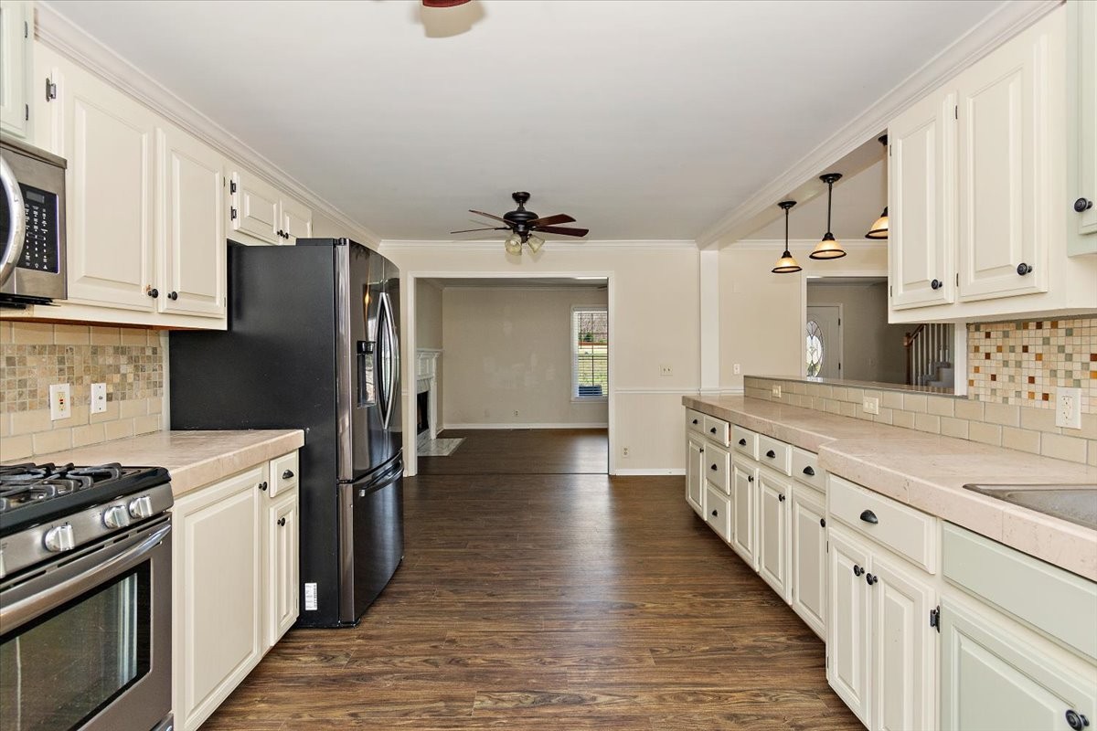 2609 Derby Run Road Springfield, TN 37172 - Photo 11 of 48 a kitchen with granite countertop a refrigerator and a stove top oven