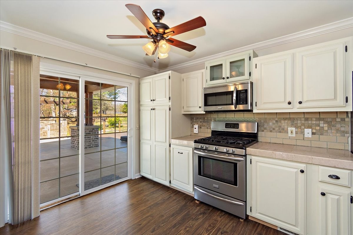 2609 Derby Run Road Springfield, TN 37172 - Photo 9 of 48 a kitchen with stainless steel appliances granite countertop a stove and a microwave