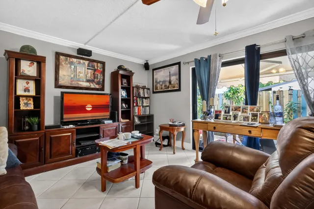 $305,000 | 5204 Waterview Circle, Palm Springs, FL 33461