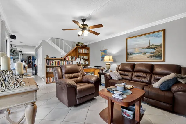 $305,000 | 5204 Waterview Circle, Palm Springs, FL 33461