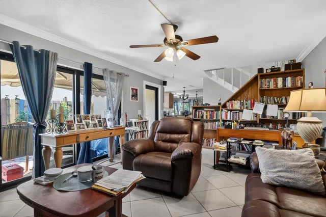 $305,000 | 5204 Waterview Circle, Palm Springs, FL 33461