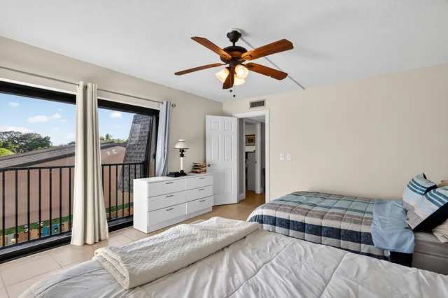 $305,000 | 5204 Waterview Circle, Palm Springs, FL 33461