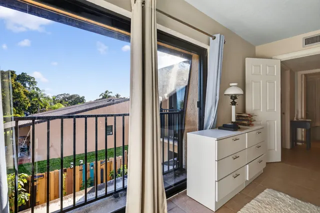 $305,000 | 5204 Waterview Circle, Palm Springs, FL 33461