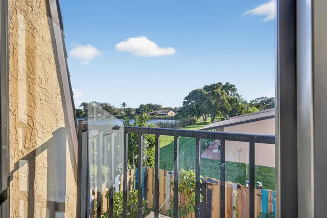 $305,000 | 5204 Waterview Circle, Palm Springs, FL 33461