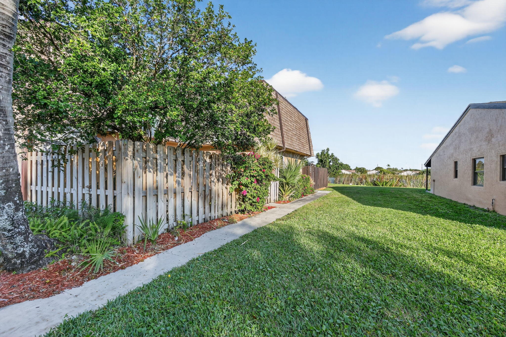 5204 Waterview Circle Palm Springs, FL 33461 - Photo 30 of 30 a view of a backyard with pathway
