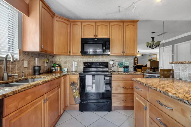 $305,000 | 5204 Waterview Circle, Palm Springs, FL 33461