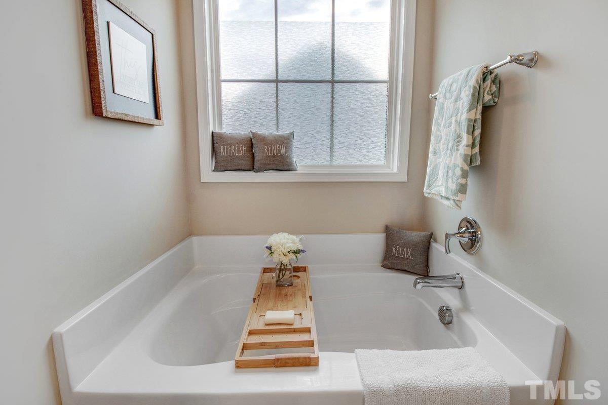 240 Northview Drive Middlesex, NC 27557 - Photo 26 of 40 a bathroom with a tub