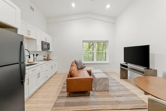 $2,295 | 2929 Miccosukee Road, Unit 2, Tallahassee, FL 32308