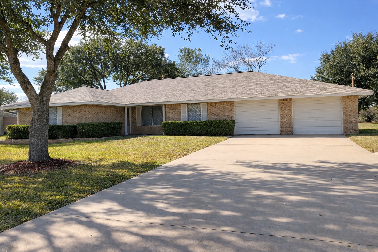 21547 Binford Road Waller, TX 77484 - Photo 1 of 19 a view of house with garden