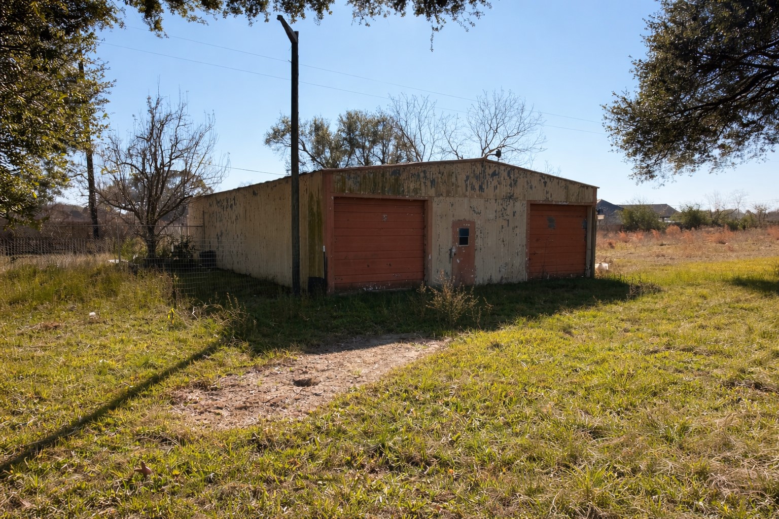 21547 Binford Road Waller, TX 77484 - Photo 16 of 19 a backyard of a house with lots of green space