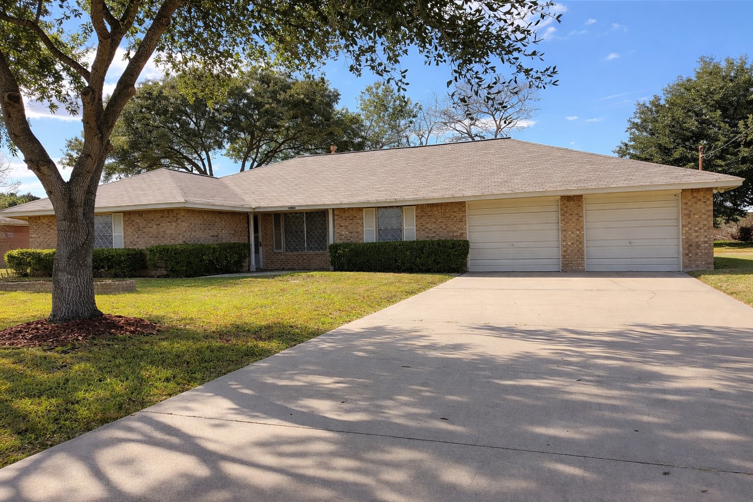 21547 Binford Road Waller, TX 77484 - Photo 3 of 19 a front view of a house with a yard