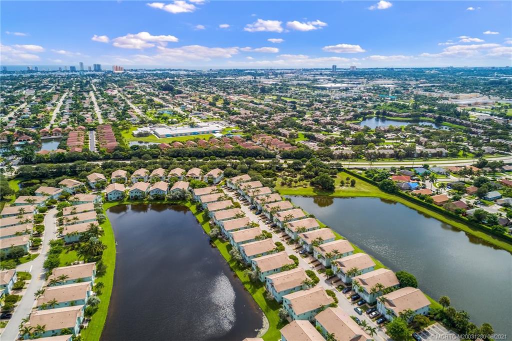 3138 Laurel Ridge Circle Riviera Beach, FL 33404 - Photo 14 of 34 Gallery Image 14
