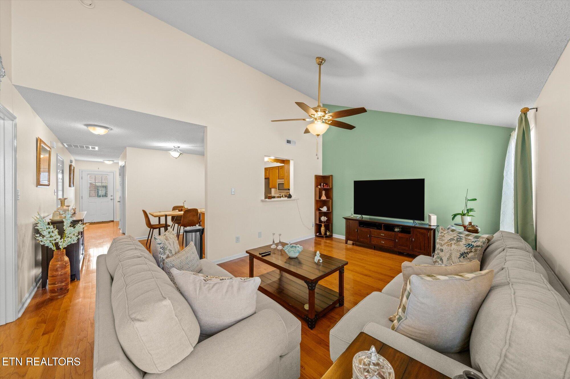 7923 Jenhurst Way Powell, TN 37849 - Photo 3 of 14 03-7923-Jenhurst-Way-Powell-TN-3