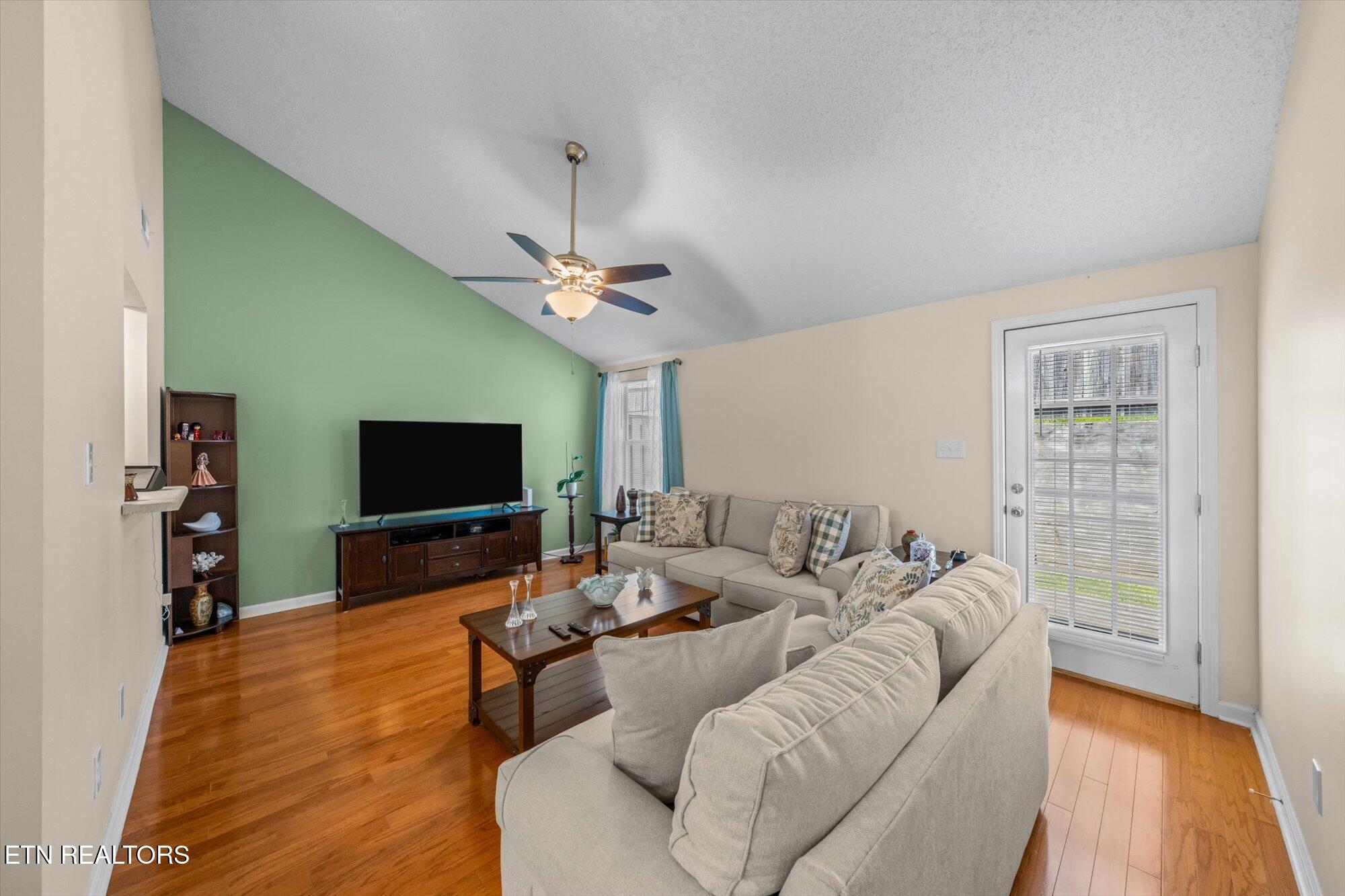 7923 Jenhurst Way Powell, TN 37849 - Photo 4 of 14 04-7923-Jenhurst-Way-Powell-TN-4