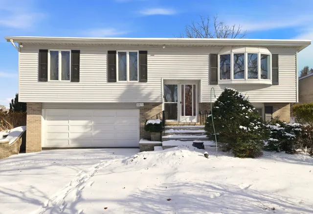 $350,000 | 8815 South 83rd Court, Hickory Hills, IL 60457