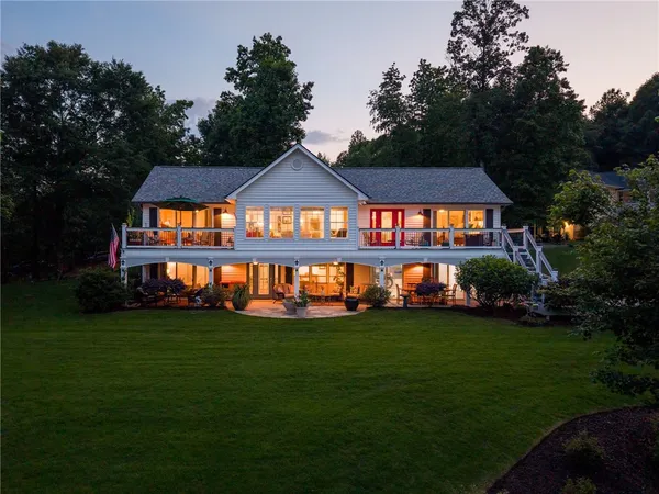 $849,643 | 109 South Shore Drive, Fair Play, SC 29643