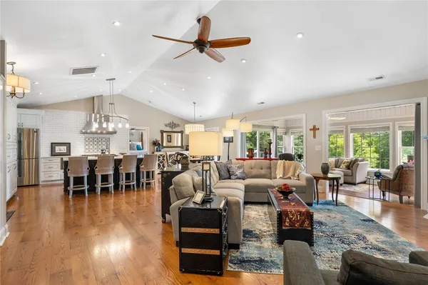 $849,643 | 109 South Shore Drive, Fair Play, SC 29643