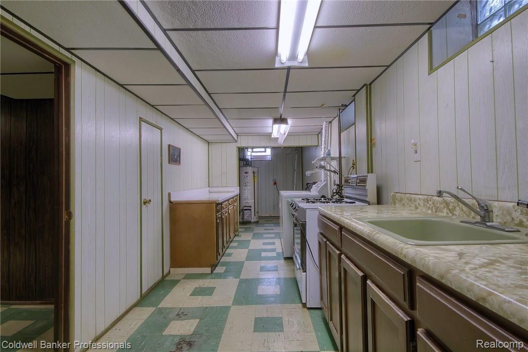 4880 South Merriman Road Wayne, MI 48184 - Photo 27 of 32 Laundry_Room.jpg