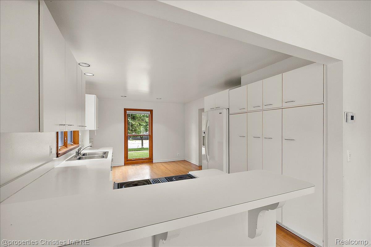 2635 Dorchester Road Birmingham, MI 48009 - Photo 12 of 44